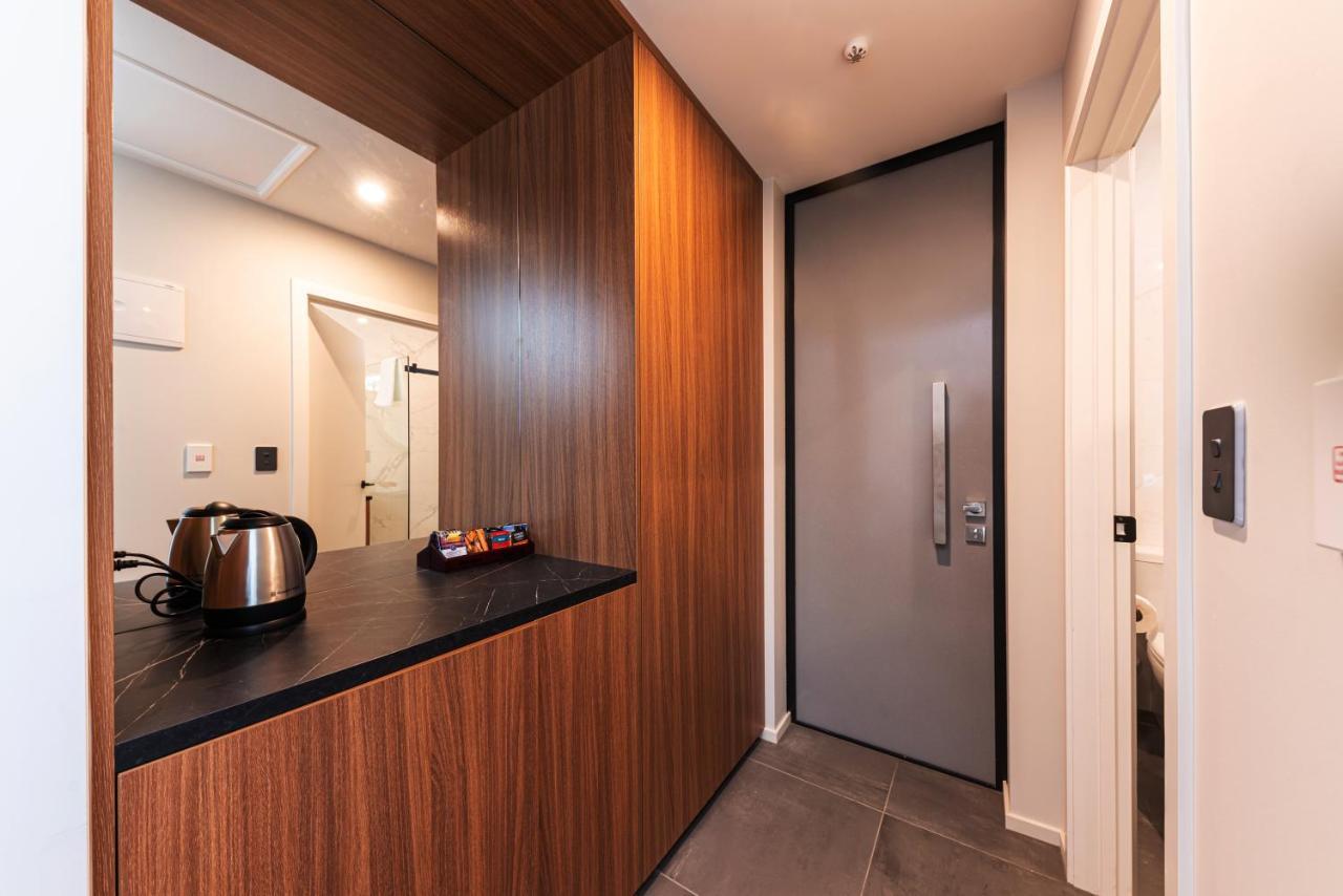 Galaxy Boutique Hotel Lake Tekapo Ngoại thất bức ảnh A modern Japanese kitchen