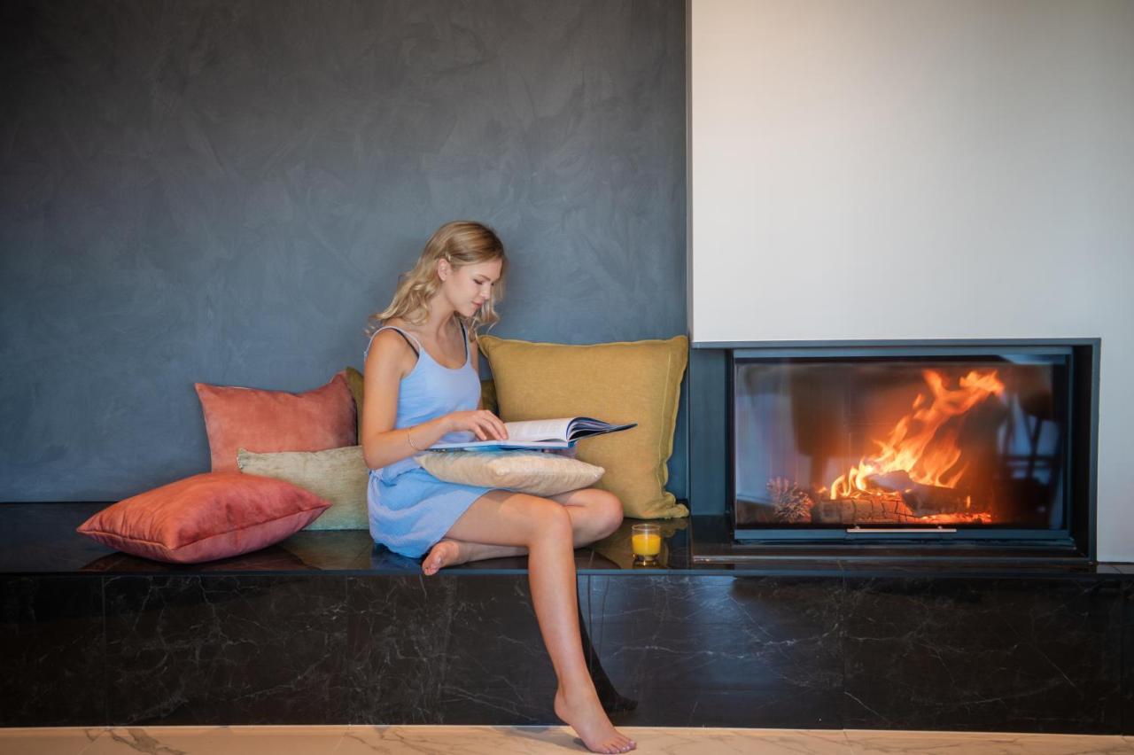 Galaxy Boutique Hotel Lake Tekapo Ngoại thất bức ảnh A woman reading a book by a fireplace