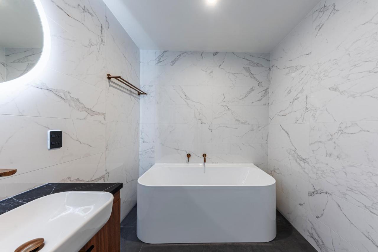 Galaxy Boutique Hotel Lake Tekapo Ngoại thất bức ảnh Bathroom