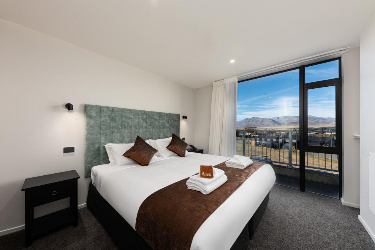 Galaxy Boutique Hotel Lake Tekapo Ngoại thất bức ảnh A bedroom at the hotel