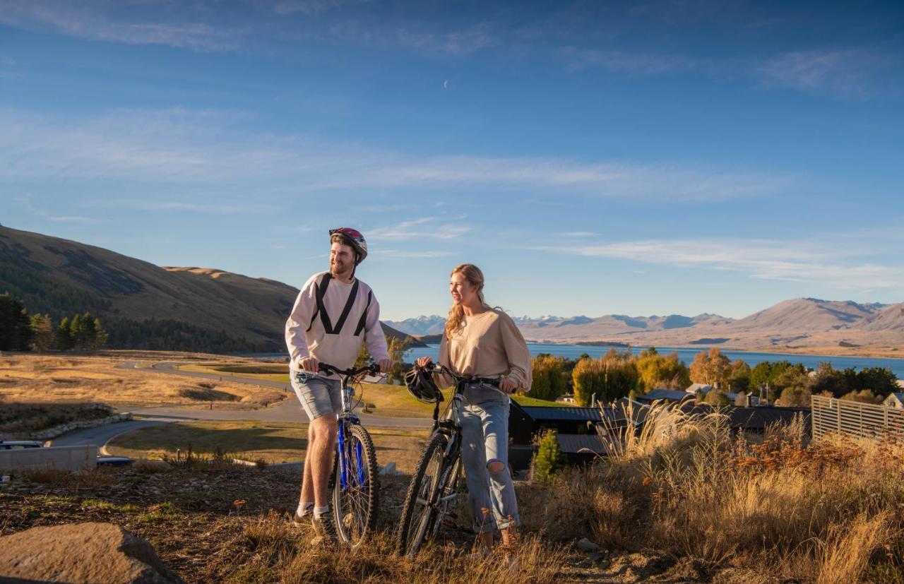 Galaxy Boutique Hotel Lake Tekapo Ngoại thất bức ảnh Biking at the lake